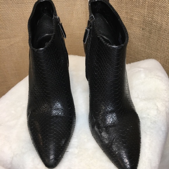 “BCBG-MAXAZRIA” WOMENS VADANS BLACK LEATHER SNAKE PRINT ZIPPER ANKLE BOOTS – 8 1 - Picture 5 of 12